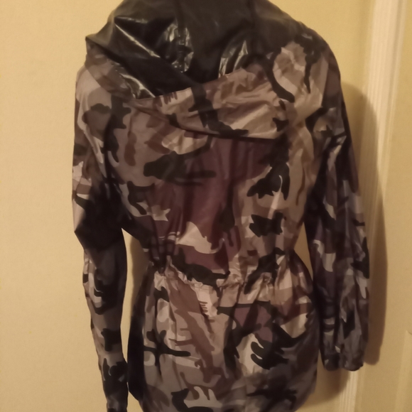 Jacket - Picture 2 of 4